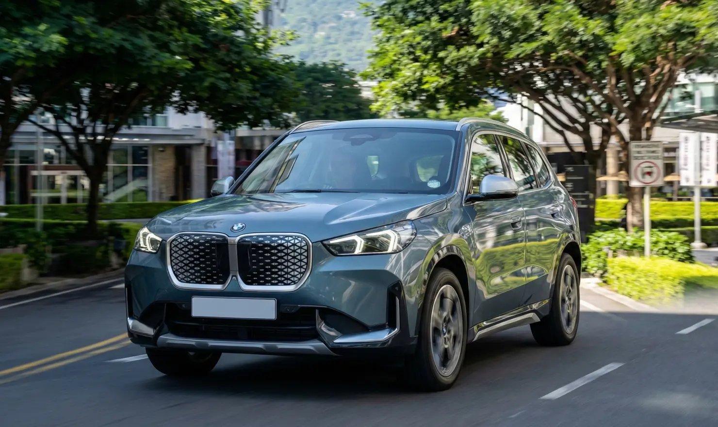 BMW iX1 xDrive30L M Sport